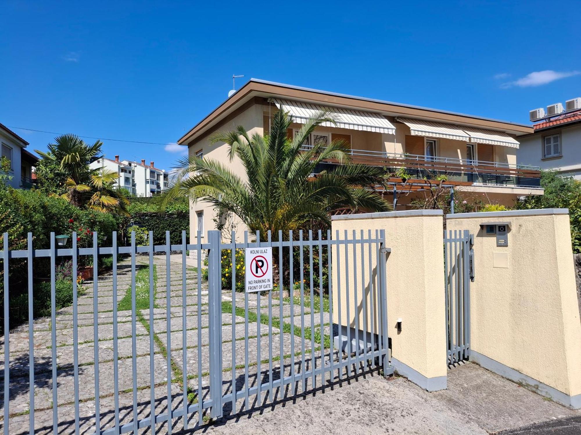 Apartments Orange Ловран Экстерьер фото